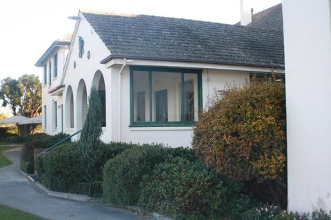 The Dormie House - On The Golf Course - Hotel Accommodation 1