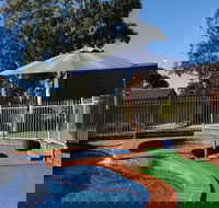 Golden Reef Motor Inn - Hotel Accommodation