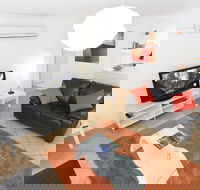 112 Olive Apartments - Hotel Accommodation