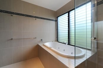 Pinnacle Apartments Hamilton Island - Hotel Accommodation 2