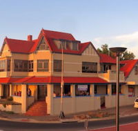 McCloud House - Hotel Accommodation