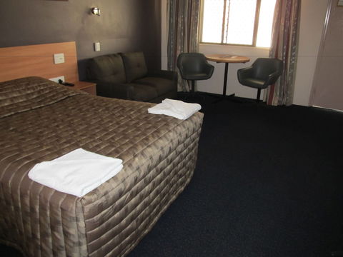 Sun Palms Motel - Hotel Accommodation 1