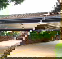 A Raceview Motor Inn - Hotel Accommodation