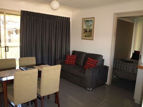 Old Coach Motor Inn - Hotel Accommodation 4