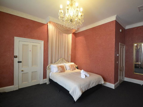 Bordello Hotel Bar & Spa - Hotel Accommodation 6