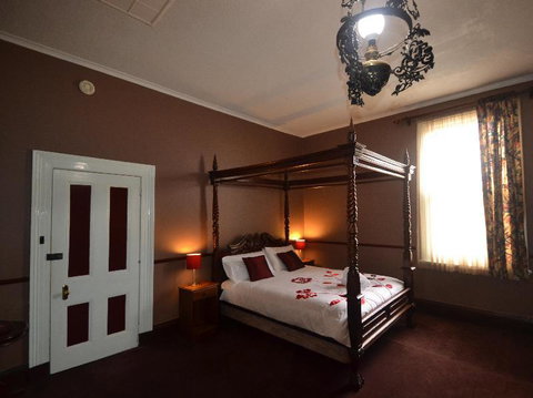 Bordello Hotel Bar & Spa - Hotel Accommodation 4