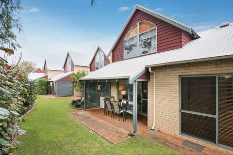 Bayshore Beachside Resort - Hotel Accommodation 2