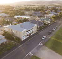 Port Elliot Beach House YHA Hostel - Hotel Accommodation