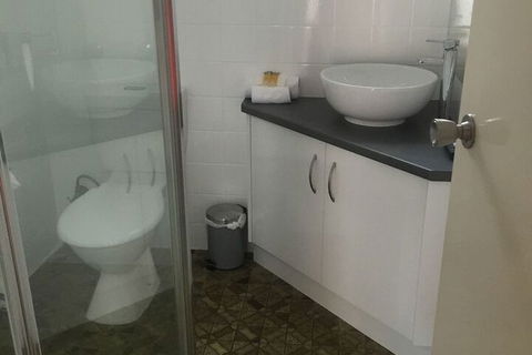 Blue Violet Motor Inn - Hotel Accommodation 3
