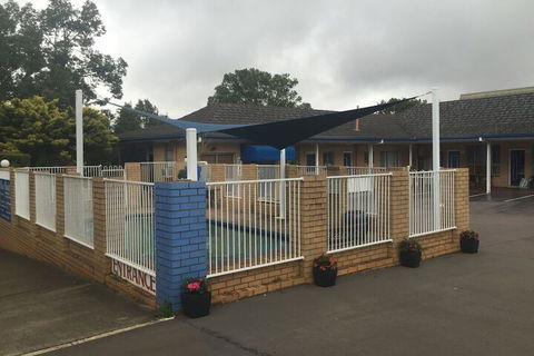 Blue Violet Motor Inn - Hotel Accommodation 2