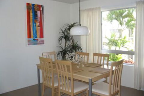 Estoril On Moffat - Hotel Accommodation 3