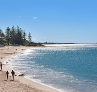 Norfolks on Moffat Beach - Hotel Accommodation