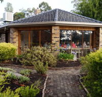 Magdala Motor Lodge  Lakeside Restaurant - Hotel Accommodation