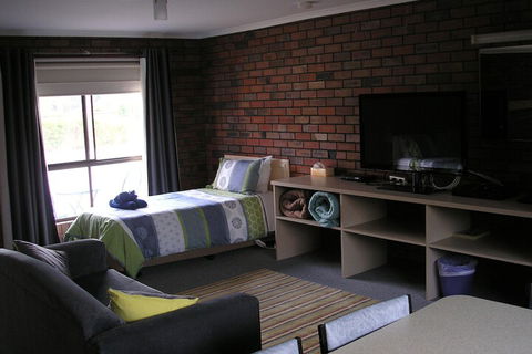 Coorrabin Motor Inn - Hotel Accommodation 5