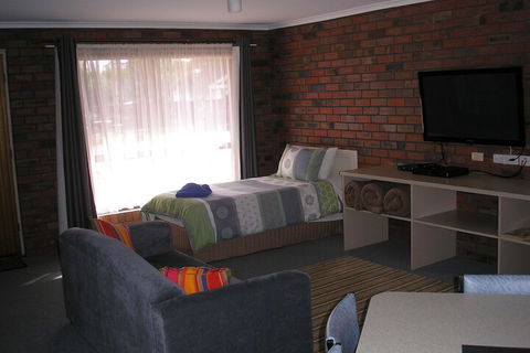 Coorrabin Motor Inn - Hotel Accommodation 4