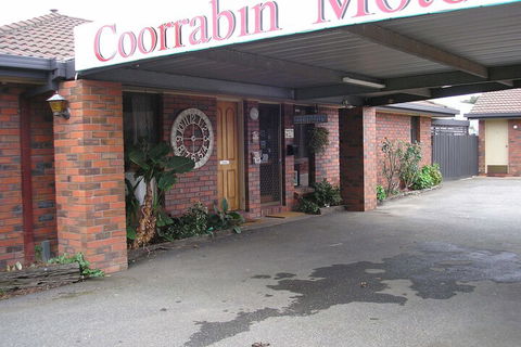 Coorrabin Motor Inn - Hotel Accommodation 2