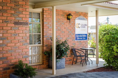 Australian Settlers Motor Inn - Hotel Accommodation 1