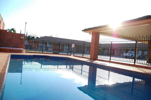 Australian Settlers Motor Inn - Hotel Accommodation 5