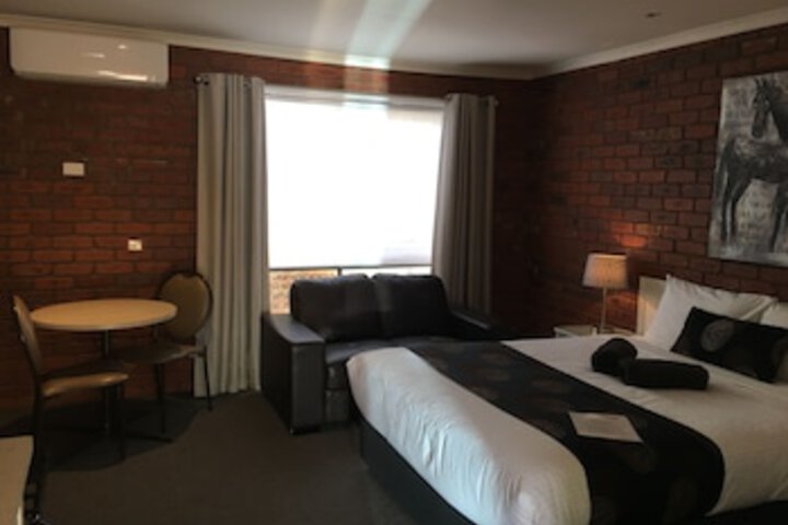 Toolern Vale VIC Hotel Accommodation