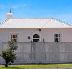 Historic Central Cottage in Warrnambool - Hotel Accommodation