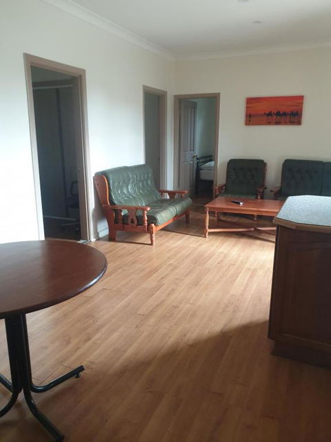 Newell Hwy Caravan Park - Hotel Accommodation 3