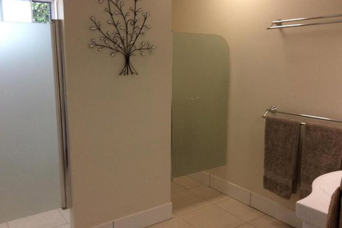 Tinaroo Sunset Retreat - Hotel Accommodation 6