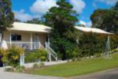 Tinaroo Sunset Retreat - Hotel Accommodation 0