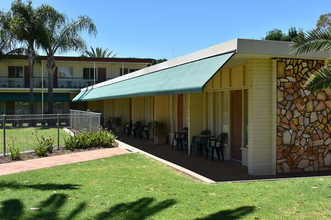 Motel Riverina - Hotel Accommodation 2