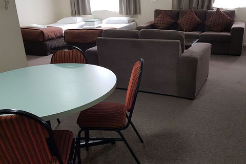 Earls Court Motor Inn - Hotel Accommodation 1