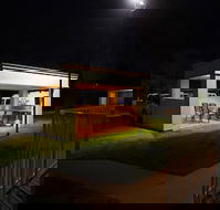 Jacaranda Motel  Holiday Units - Hotel Accommodation