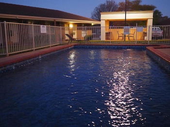 Jacaranda Motel & Holiday Units - Hotel Accommodation 2