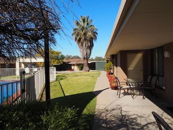 Jacaranda Motel & Holiday Units - Hotel Accommodation 4