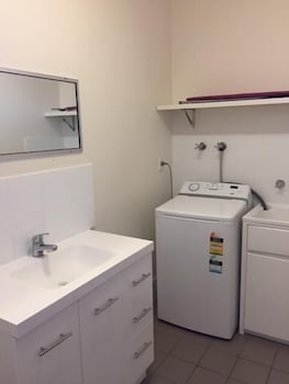 Carnarvon Central Apartments - Hotel Accommodation 3