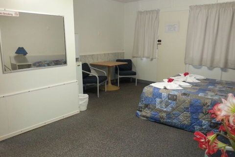 Golden Fountain Motel - Hotel Accommodation 7