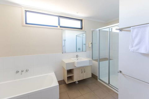 Broadwater Tourist Park - Hotel Accommodation 4