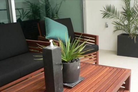 Breeze Beachfront Apartments - Hotel Accommodation 4