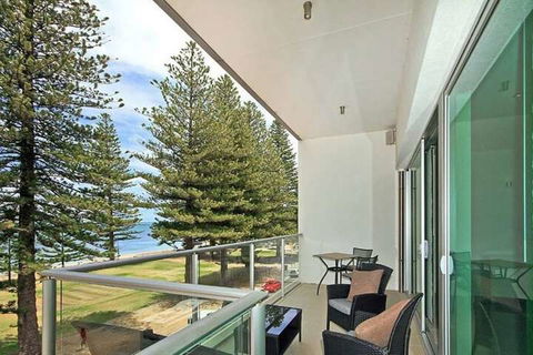 Breeze Beachfront Apartments - Hotel Accommodation 5