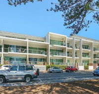Breeze Beachfront Apartments - Hotel Accommodation
