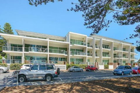 Breeze Beachfront Apartments - Hotel Accommodation 0