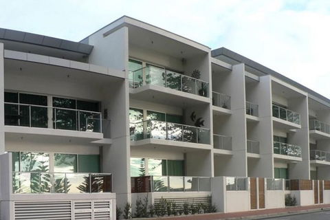 Breeze Beachfront Apartments - Hotel Accommodation 2
