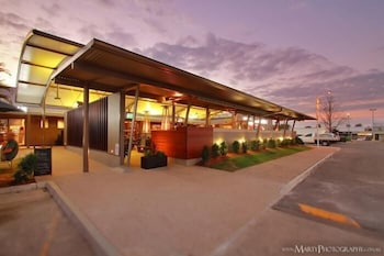 Morayfield Tavern & Motel - Hotel Accommodation 1