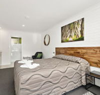 Beachmere Palms Motel - Hotel Accommodation