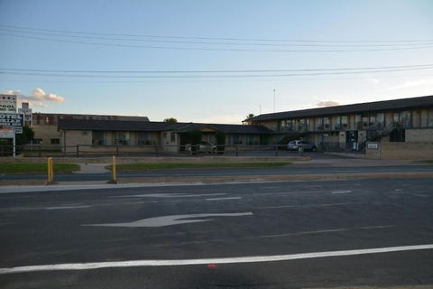 Adrian Motel - Hotel Accommodation 2