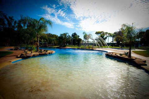 Tasman Holiday Parks - Merool On The Murray - Hotel Accommodation 2