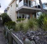 Battery Cove Beach Front Apartment - Hotel Accommodation