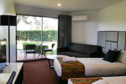 Country Capital Motel - Hotel Accommodation 0