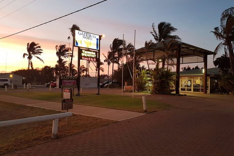 Carnarvon Gateway Motel - Hotel Accommodation 2