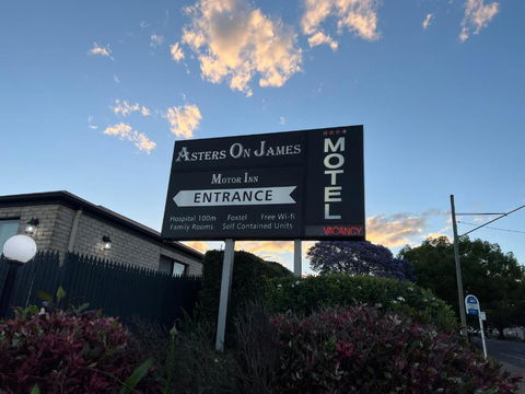Asters On James Motor Inn - Hotel Accommodation 2