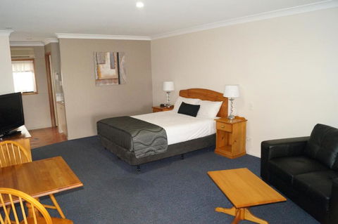Asters On James Motor Inn - Hotel Accommodation 6