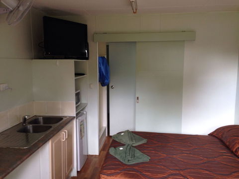 Riverside Tourist Park - Hotel Accommodation 6